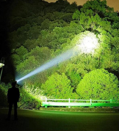 🔦 60% RABATT! 🎉 50000 Lumen Taktische Taschenlampe – Wiederaufladbar, Wasserdicht & Superhell 📦