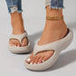 👡 50% RABATT! 🌟 Modische Rutschfeste Zehentrenner mit Weicher, Dicker Sohle – Leicht, Bequem & Perfekt Für Sommer & Freizeit 🏖️