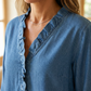 👚 60% RABATT! 💃 Damen-Freizeithemd mit Rüschen und V-Ausschnitt – Weiches Material, Lockerer Schnitt & Perfekt für Sommer und Urlaub ✨