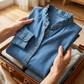 👚 60% RABATT! 💃 Damen-Freizeithemd mit Rüschen und V-Ausschnitt – Weiches Material, Lockerer Schnitt & Perfekt für Sommer und Urlaub ✨