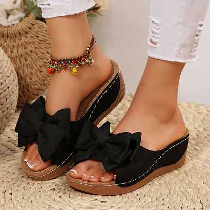 👡 60% RABATT! 🎀 Damen-Bowknot Zehenfreie Keilabsatz-Sandalen – Stilvoll, Bequem & Perfekt für Sommer & Feste 🌸