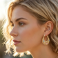 🌙 50% RABATT! ✨ Vergoldete Halbmond-Creolen mit Blumenemaille – Elegante Handarbeit mit femininem Design – Leichte Statement-Ohrringe für den täglichen Glamour oder als besonderes Geschenk 💐
