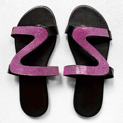 👡 50% RABATT! 🔥 Rhinestone Slide Sandalen – Flach, gepolstert & glamourös – Perfekt für Strand, Brunch oder den täglichen Chic 💎✨