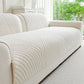 🛋️ 50% RABATT! ❄️ Baumwoll-Samt Sofaüberwurf – Rutschfest, ultraweich & wärmend – Ideal für Wohnzimmer, Haustiere & Kuschelstunden ✨
